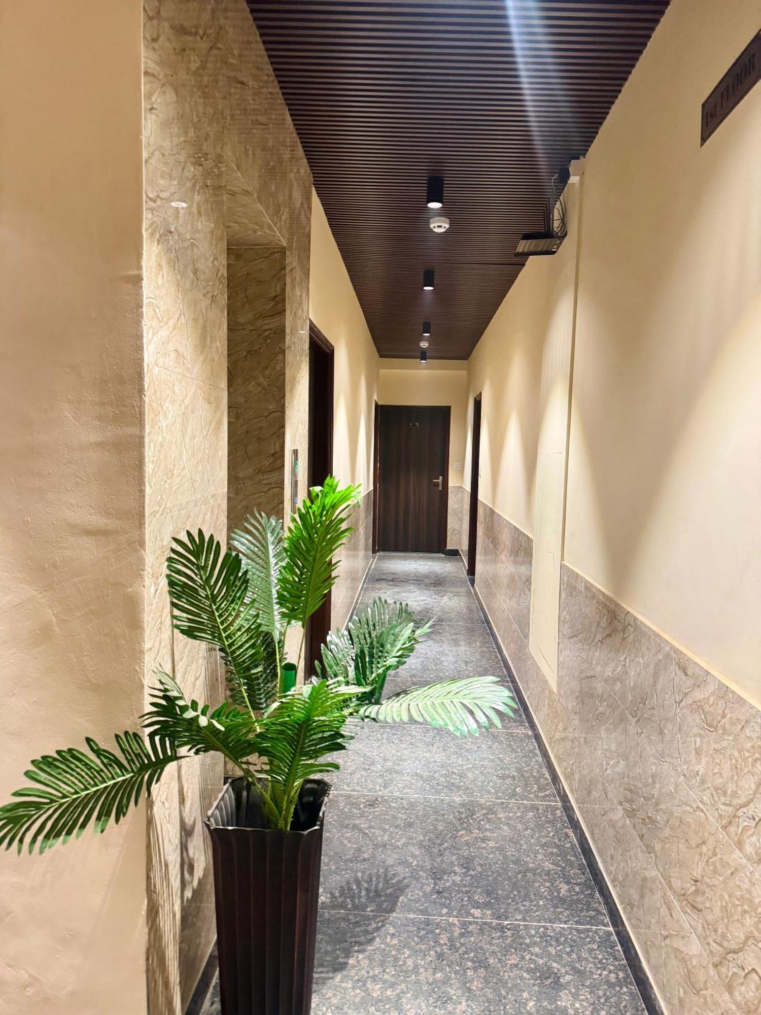 Hotel The Classic Crowne At Delhi Airport New Delhi