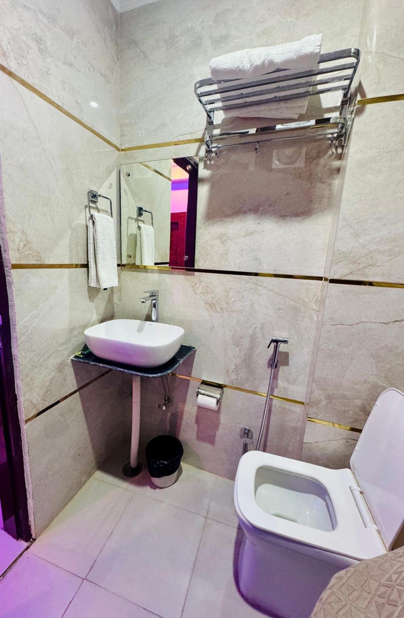 The Classic Crowne At Delhi Airport Hotel New Delhi