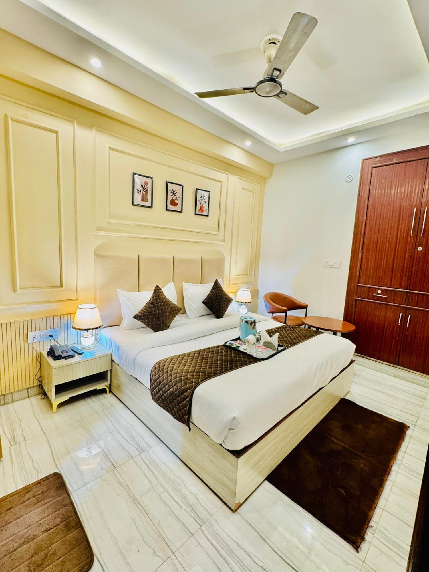 The Classic Crowne At Delhi Airport Hotel New Delhi